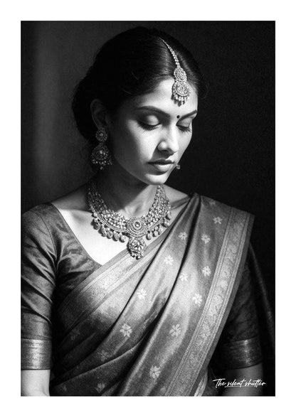 Gilded in Shadows S - The Silent Shutter