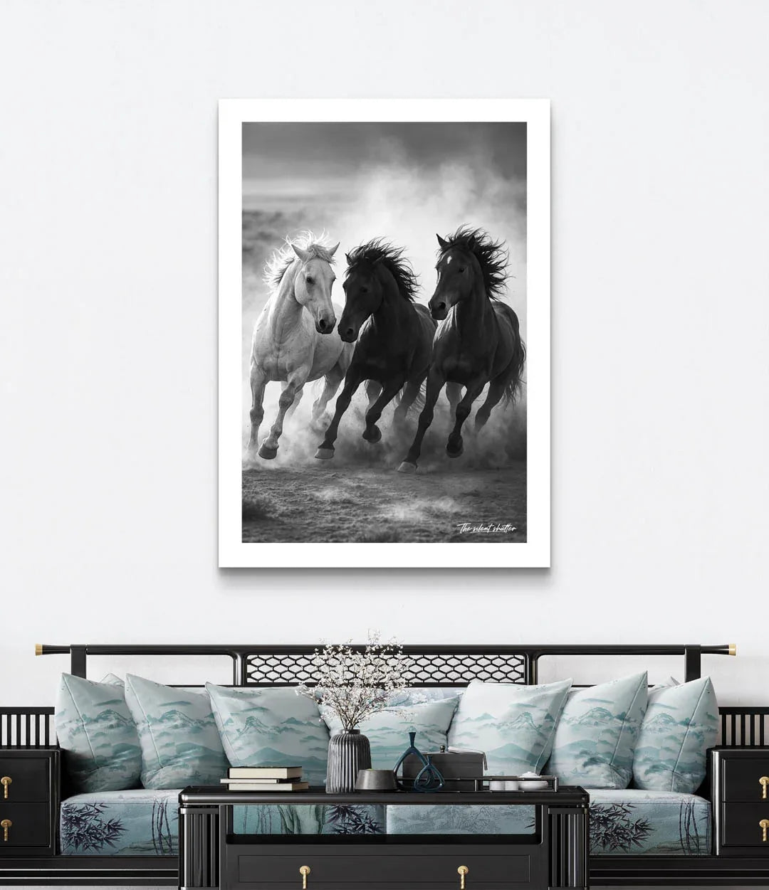 Manes and dust - The Silent Shutter